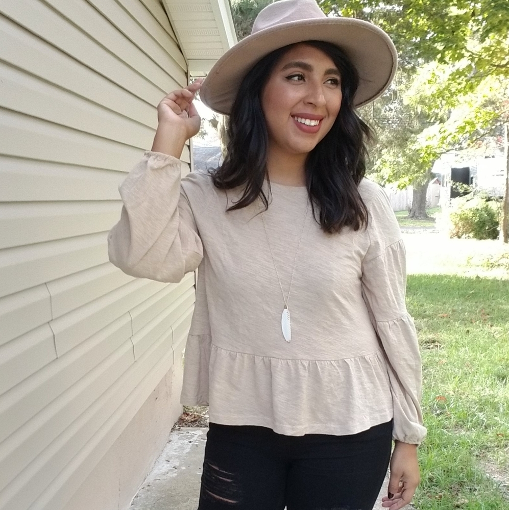 DE LA CREME CREAM RUFFLE MARLED TOP PUFF